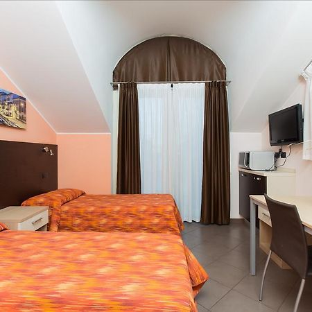 Residenza Villa Regina Монца Экстерьер фото